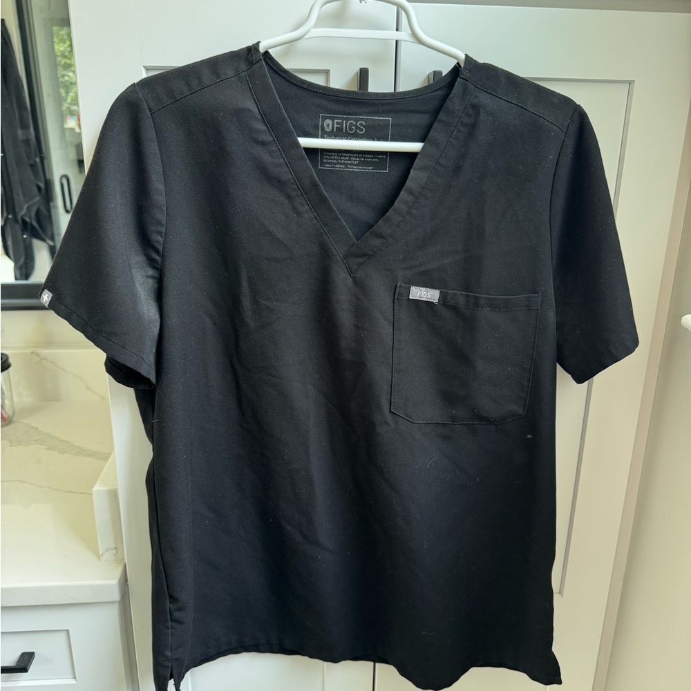 Women’s black figs scrub top